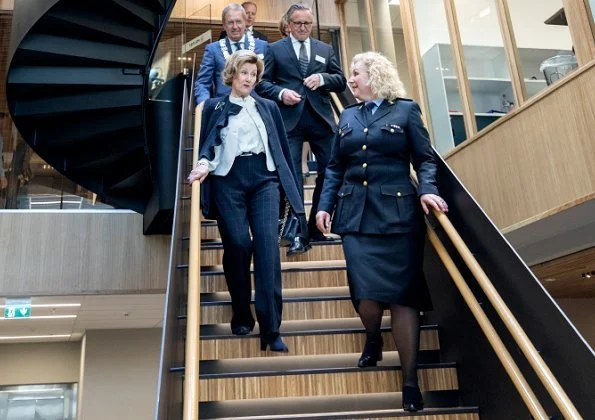Queen Sonja of Norway officially opened the new Police Operations Center in Tønsberg. The Center is located hosts at the same time the district court