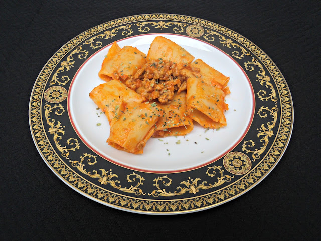 Paccheri (macarrones Gigantes) A La Boloñesa