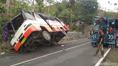 Sarat Penumpang Bus Terguling di Jalur Trenggalek-Pacitan, 4 Luka