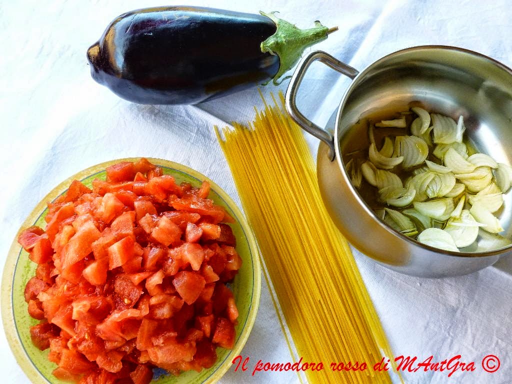 Il Pomodoro Rosso di MAntGra: Spaghetti con melanzane e pesto
