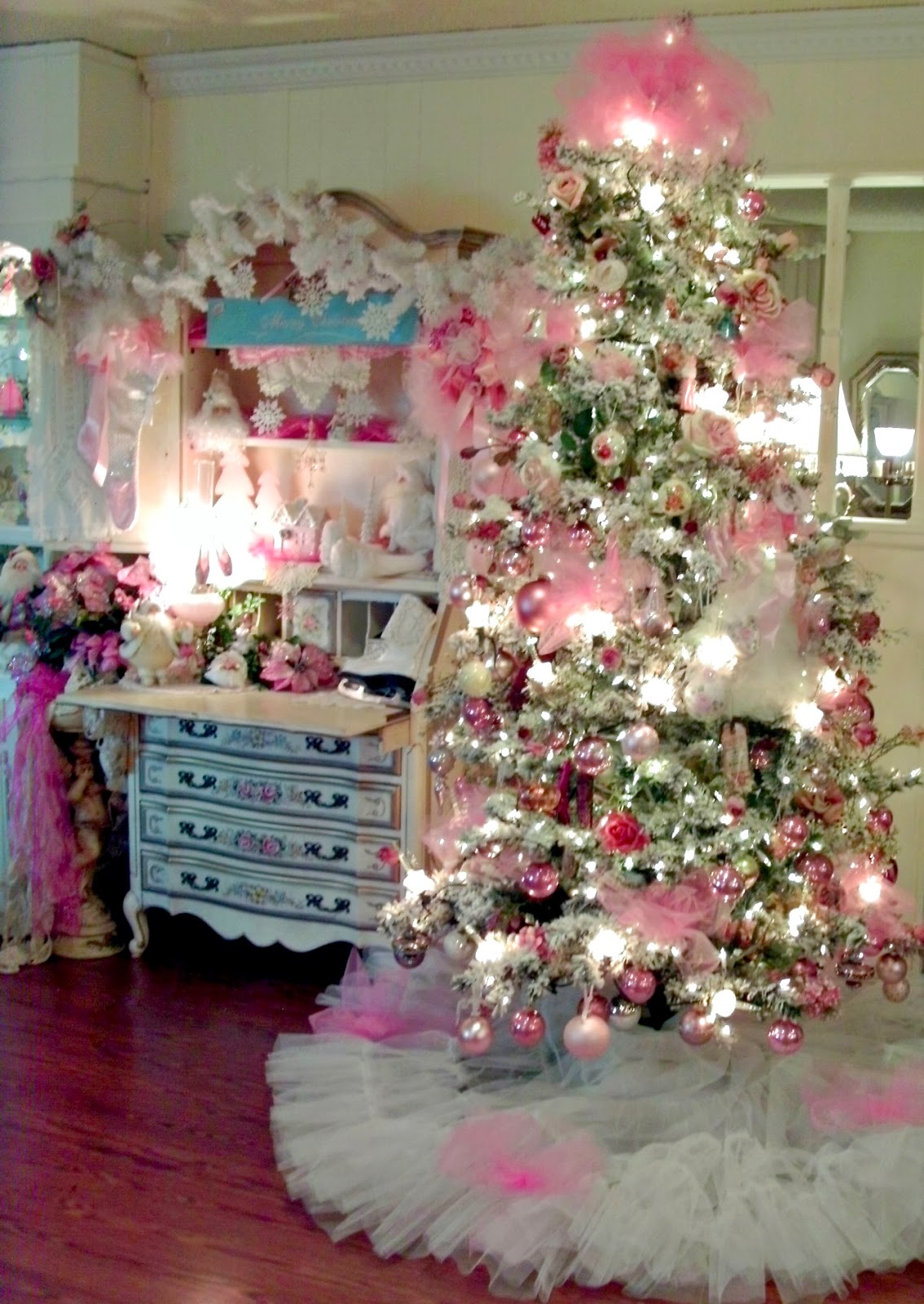 Penny's Vintage Home: Festival of Christmas Trees