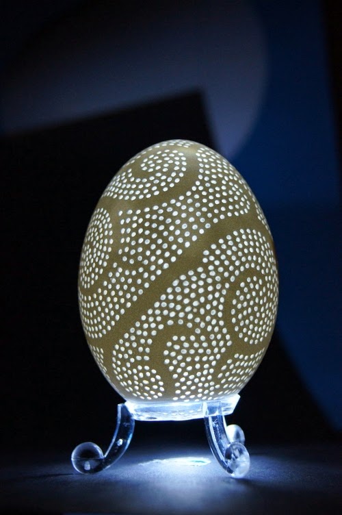 10-Piotr-Bockenheim-Carved-Goose-Eggs-Sculptures-www-designstack-co