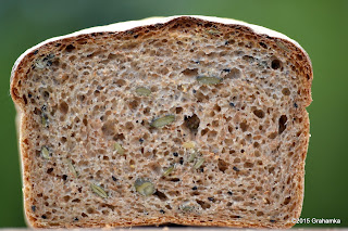 Chleb pszenny razowy, z nasionami dyni i czarnuszki