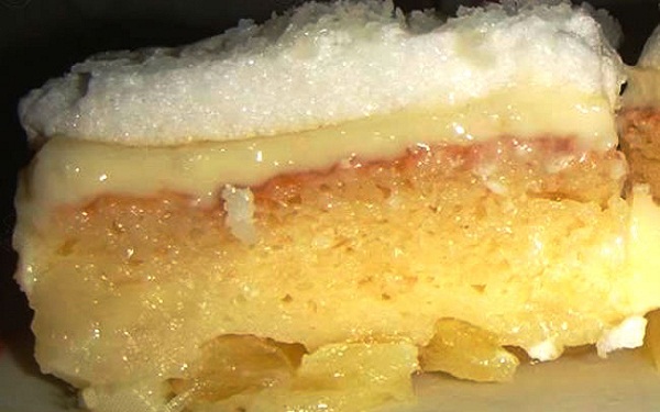 Receita de bolo de abacaxi com creme (Imagem: Reprodução/Portal tudo Aqui)
