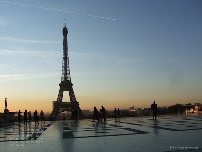 Parvis du Trocadéro par un beau matin d'automne - Fond d'écran de novembre 2011, avec et sans calendrier