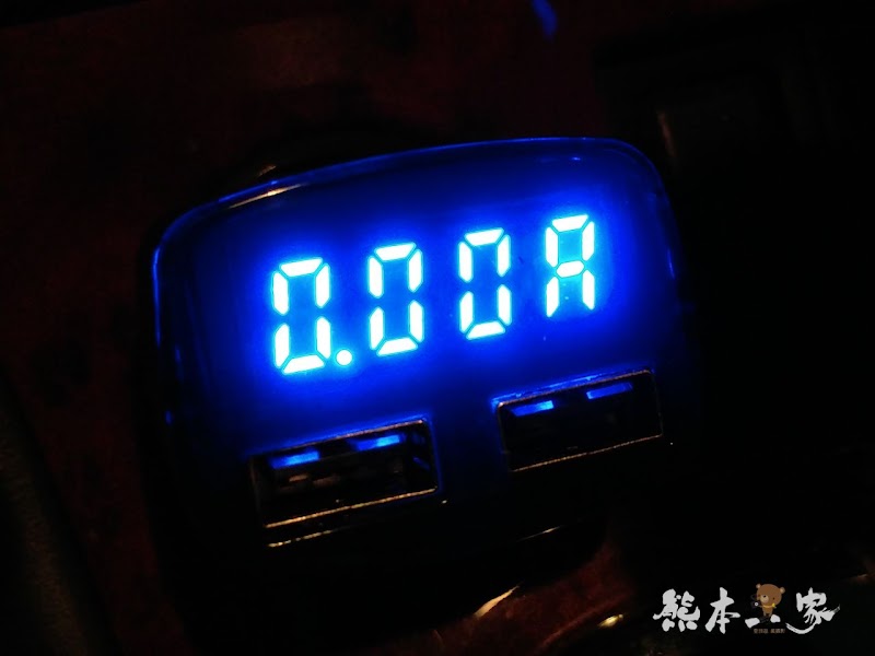 開車族必備好物開箱|好用電壓電流溫度顯示器
附3A雙USB車充功能