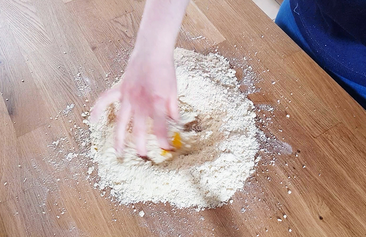 Ajoutez l'oeuf