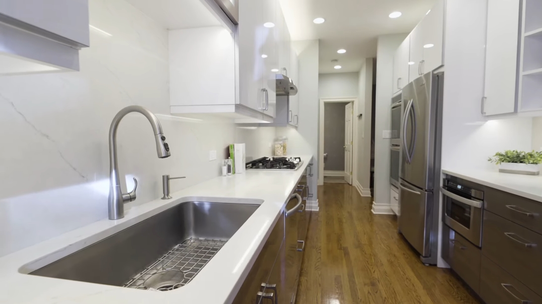 23 Interior Design Photos vs. 950 N Clark St #L, Chicago Luxury Townhome Tour