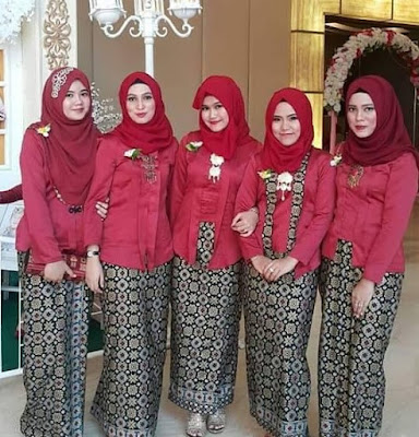 Seragam batik pesta dan resepsi pernikahan Seragam batik pesta dan resepsi pernikahan