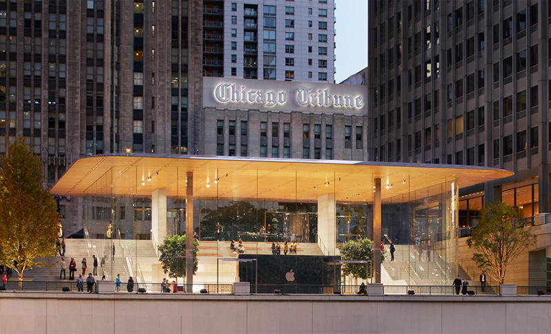 Apple Store Opens in Chicago