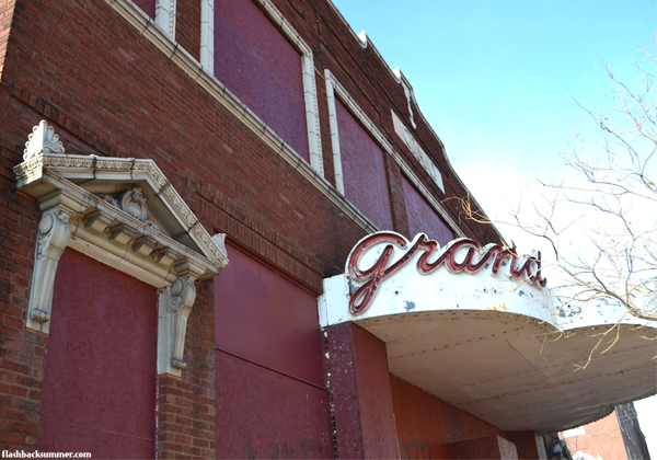 Flashback Summer: Alton, Illinois - urban decay - historical theater