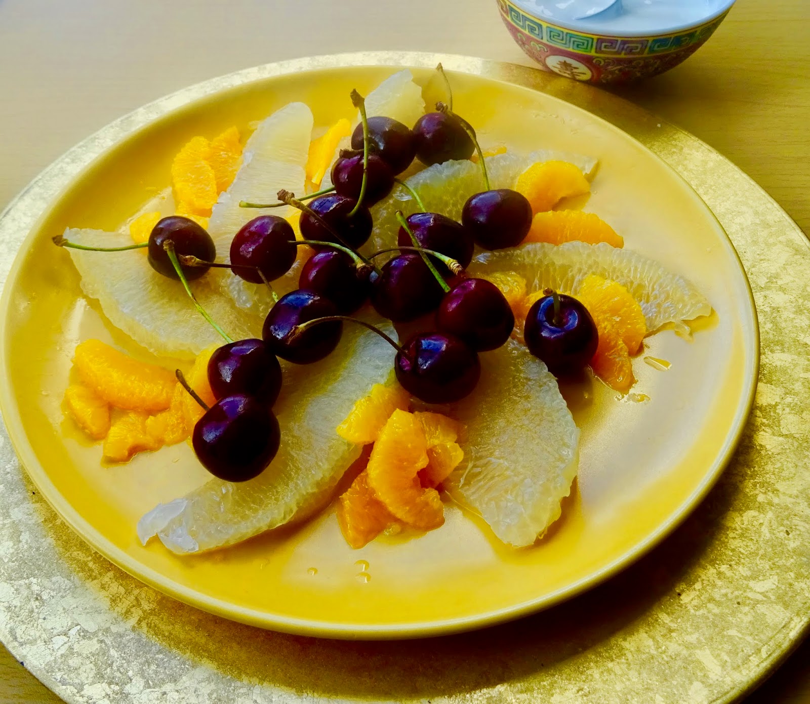 67 going on 50… POMELO (CHINESE GRAPEFRUIT) PLATTER WITH YOGHURT CREAM, CINNAMON & VANILLA