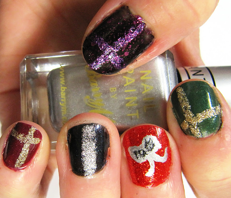 GretalRabbit Writes: Nail of the Day: Christmas Presents! :)