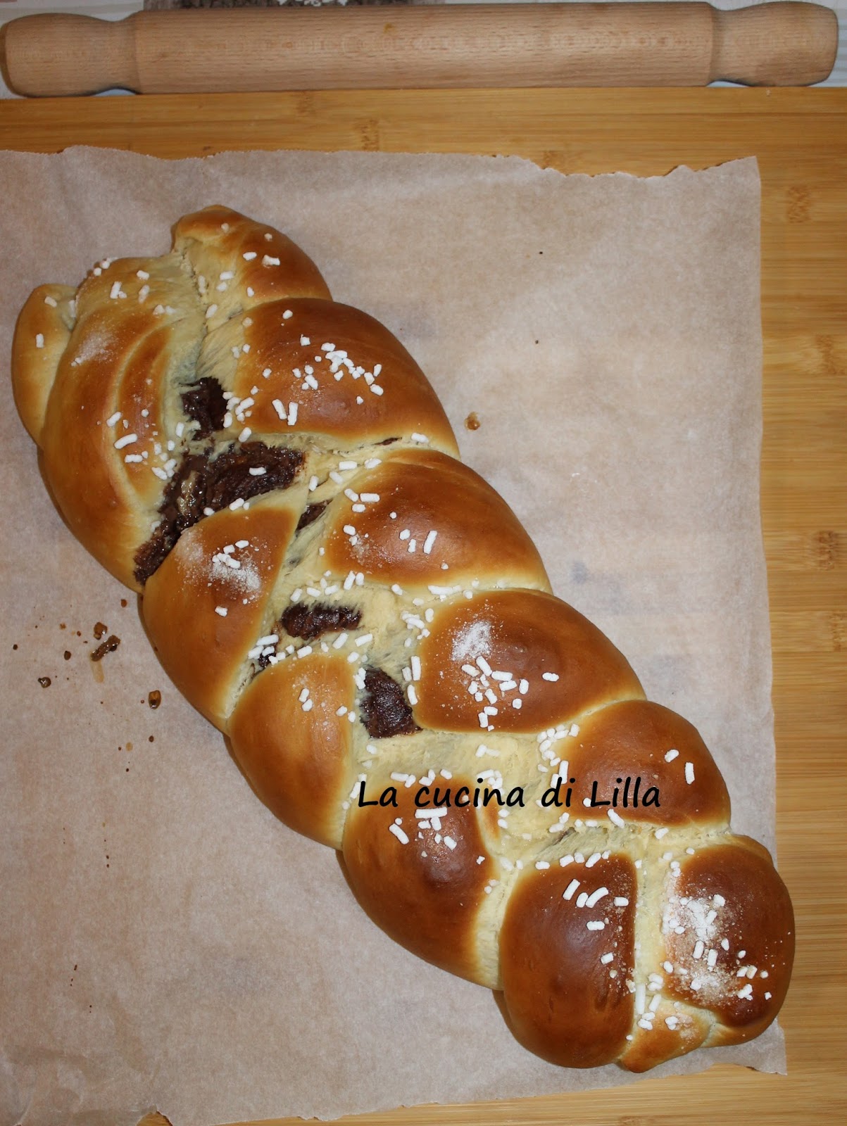 Dolci lievitati Treccia di pan brioches alla Nutella