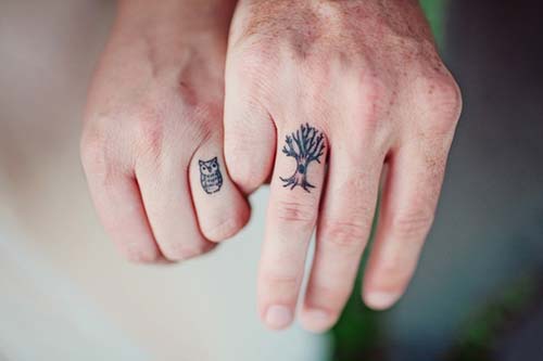 finger tattoo for couples yüzük parmağı dövmeleri finger tattoo for couples yüzük parmağı dövmeleri