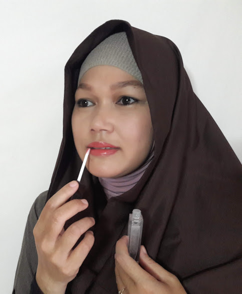 Sempurnakan Make-Up  Dengan Lip Gloss Dissy By Ussy Sulistyawati