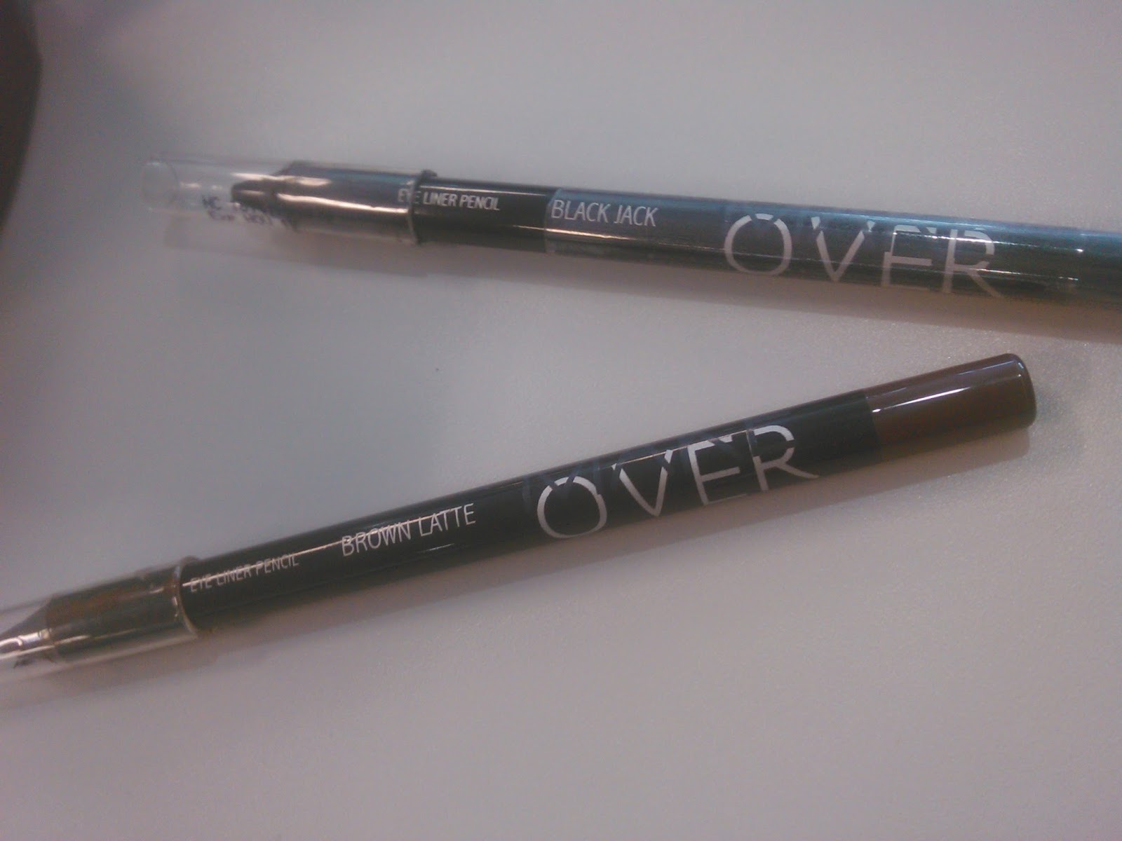 Review Make Over Eyeliner Pencil Black Jack & Brown Latte Between numbers, lipstick, and that