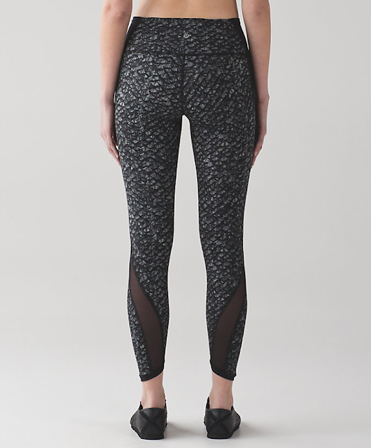 https://api.shopstyle.com/action/apiVisitRetailer?url=https%3A%2F%2Fshop.lululemon.com%2Fp%2Fwomen-pants%2FFeatherlight-Tight%2F_%2Fprod8351450%3Frcnt%3D5%26N%3D1z13ziiZ7z5%26cnt%3D76%26color%3DLW5AHIS_028427&site=www.shopstyle.ca&pid=uid6784-25288972-7