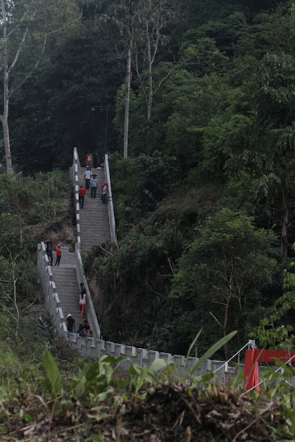 The Great Wall of Koto Gadang yang selalu ramai setiap hari libur
