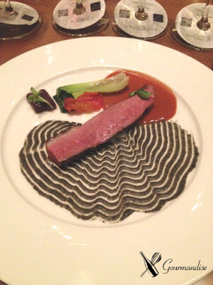 Gourmandise A Mesa dos Chefs Gilles Tournadre filé de pato laqueado, caviar de berinjela ao curry preto caseiro e redução de tandori