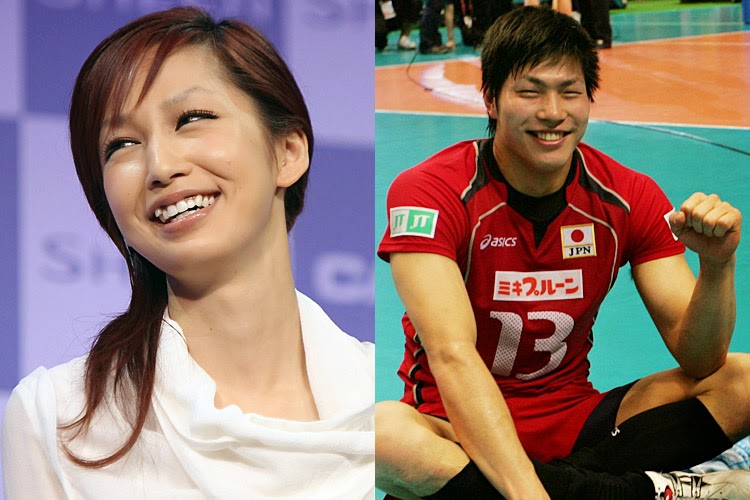 Singer Nakashima Mika and national team volleyball player Shimizu Kunihiro ...