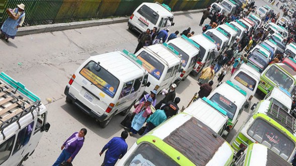 Cabildo de la Fejuve rechaza todo tipo de incremento al pasaje en El Alto #TransporteDigno