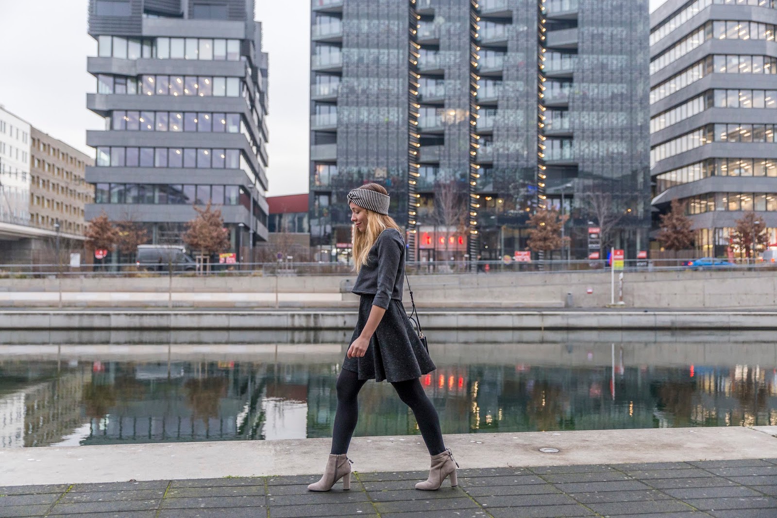 Confluence blog mode total look gris