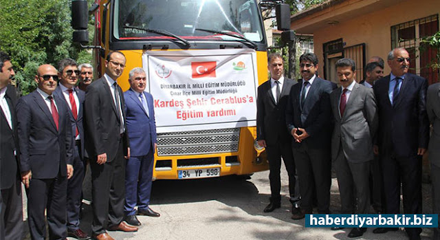 Cerablus ve El-Bab’a Diyarbakır'dan eğitim yardımı DİYARBAKIR-Diyarbakır İl Milli Eğitim Müdürlüğü tarafından Suriye'nin Cerablus ve El-Bab kentlerindeki öğrencilere 15 tır eğitim materyalleri yardımı düzenlenen uğurlama töreniyle gönderildi.