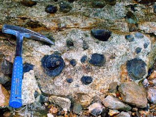 Pedras parideiras um raro fenômeno geológico Pedras parideiras um raro fenômeno geológico
