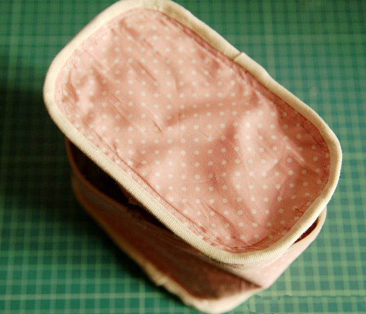 Sew a zippered cosmetic bag. Pattern. DIY tutorial in pictures.