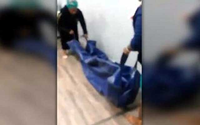 The wife appeared in the office with her husband's body filled with bags to get insurance money! বীমার টাকা পেতে ব্যাগে ভরে স্বামীর লাশ নিয়ে অফিসে হাজির স্ত্রী!