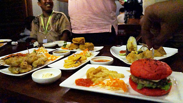 Red Burger ala Red Zone Cafe Red Burger ala Red Zone Cafe