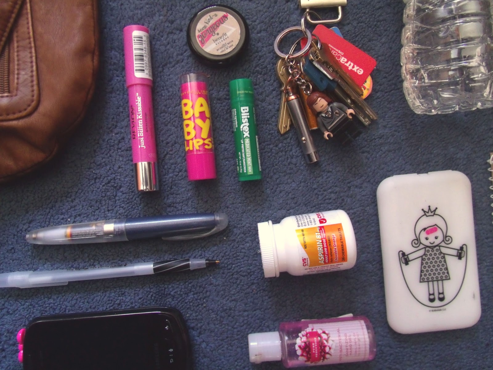 Sincerely, Sara | Style & Books: What's In My School Bag!