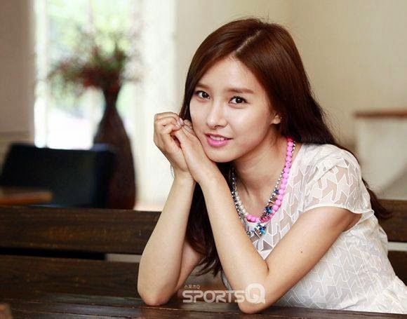 Kim So Eun Interview pics. 2014 July