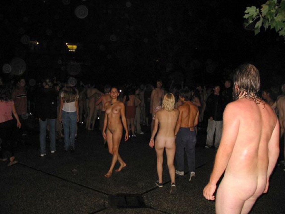 Santa cruz naked ♥ Public nude in Santa Cruz 🔥 The Naked Tru