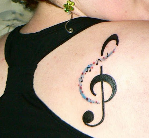 Nota de música Tatuagem na parte de Trás do Ombro