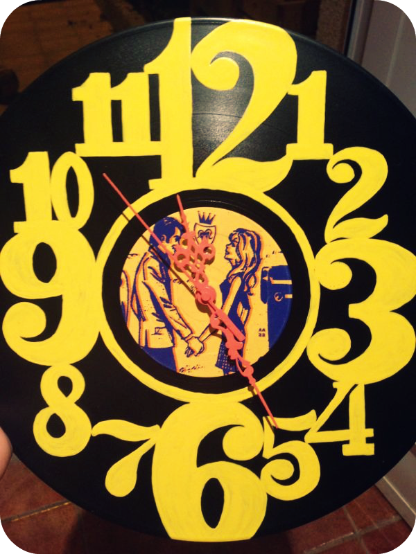 Crear un reloj artesanal: DIY y manualidades con vinilo 