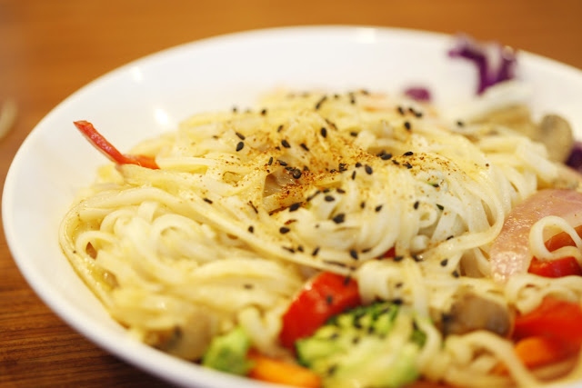 noodles and company bangkok curry