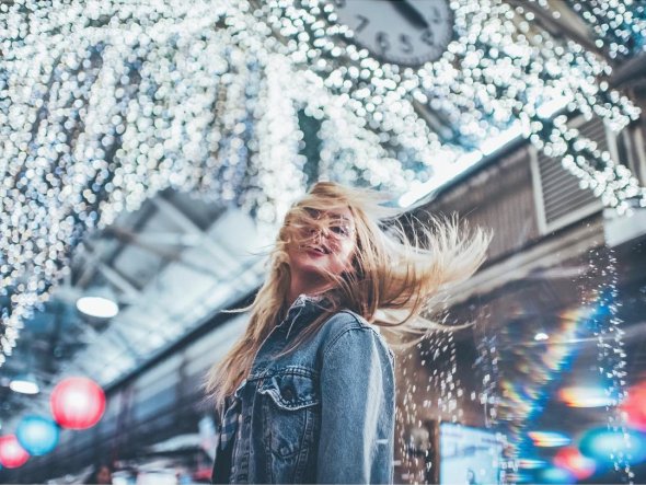 Luzes e cores na fotografia artística e romântica de Brandon Woelfel Brandon Woelfel arte fotografia artística romântica cores luzes urbanas contos de fada hipster mulheres óculos modelos