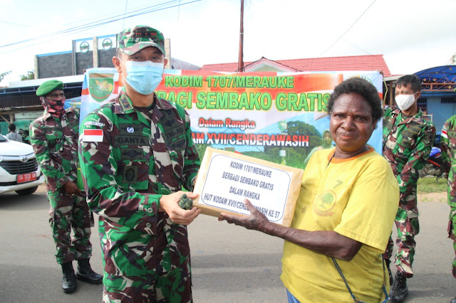 Bangun Nawoko dan Eka Ganta Chandra Bagi Sembako HUT Kodam Cenderawasih di Merauke Bangun Nawoko dan Eka Ganta Chandra Bagi Sembako HUT Kodam Cenderawasih di Merauke