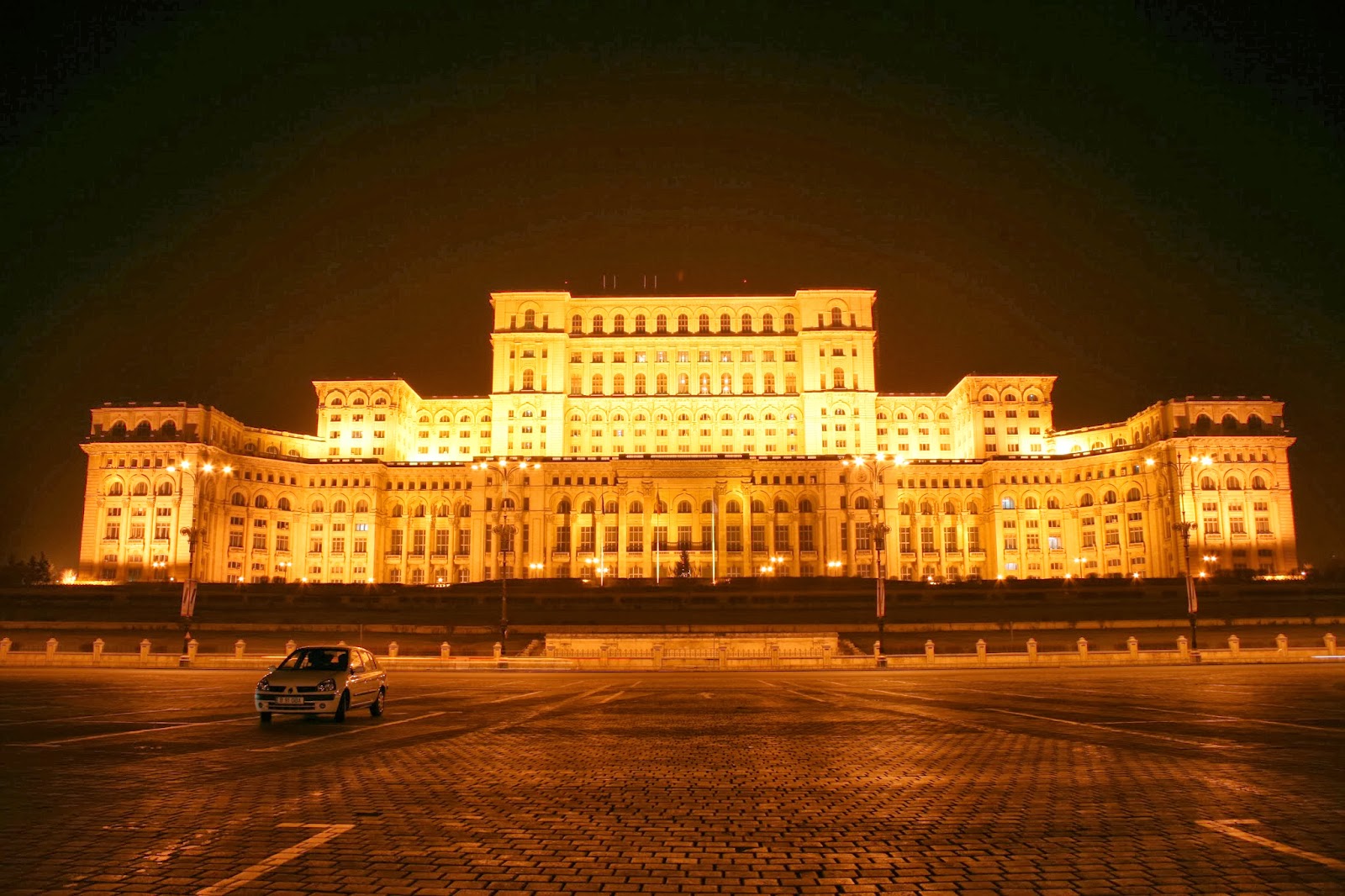 Cele mai importante clădiri din Bucureşti Arhitectura si Design