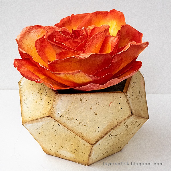 Layers of ink - Paper Rose in Geometric Vase Tutorial by Anna-Karin Evaldsson, with Sizzix dies by David Tutera and Lynda Kanase.