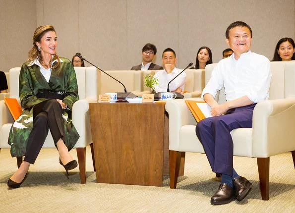 Queen Rania attended the XIN Philanthropy Conference hosted by the Alibaba Group in Hangzhou. shinny kimono and red white dress