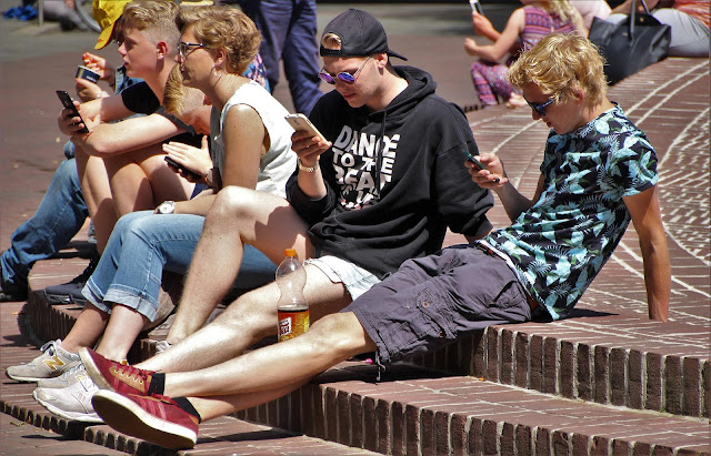 los telefonos inteligentes o smartphones en la conducta de los jovenes
