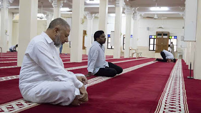 Berdoa untuk Hussein, Seorang Syekh yang Jadi Kristen