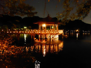 Pabellón en el lago Pabellón en el lago