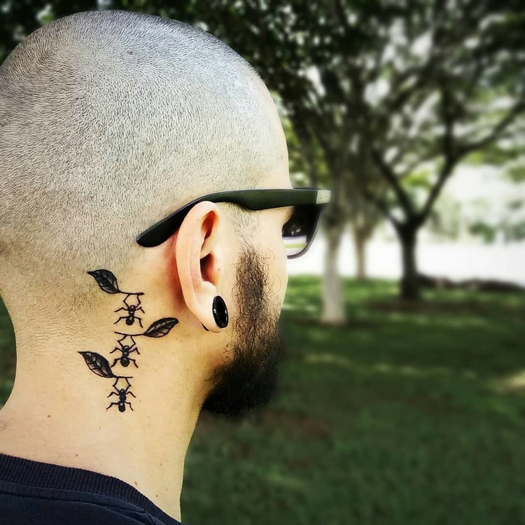 Tatuaje de hormigas por mr.renan_tattoo