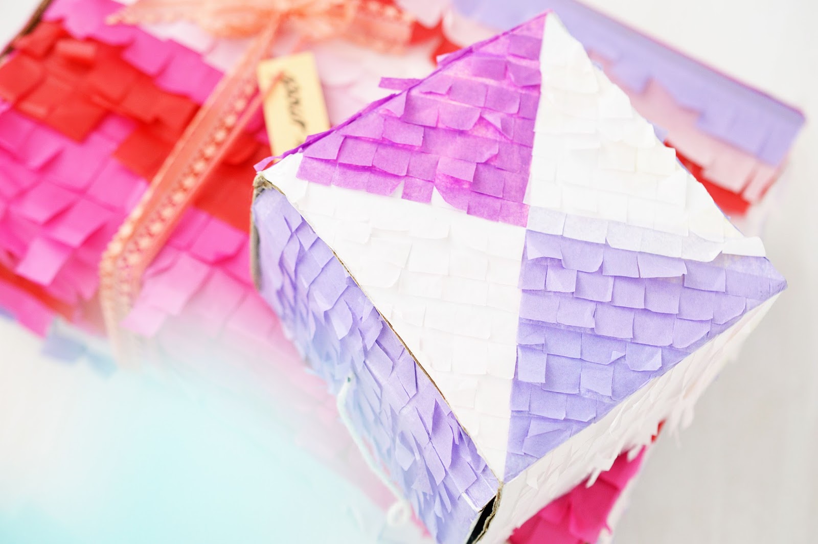 Surprise! DIY PINATA GIFT BOX Motte