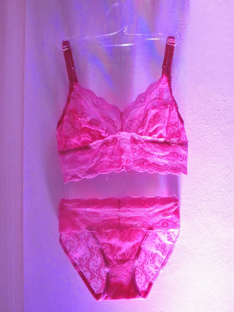 Wacoal Candy Pink Lace Kiss lingerie set