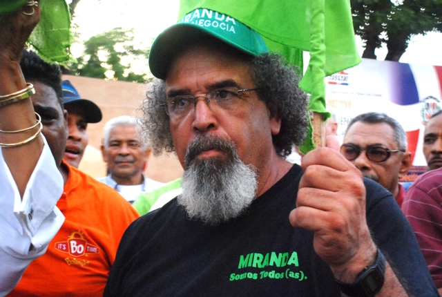 Padre Rogelio afirma manos poderosas bloquearon su cuenta de Facebook Padre Rogelio